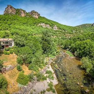 https://les-chambres-de-la-dourbie.midi-pyreneeshotels.com